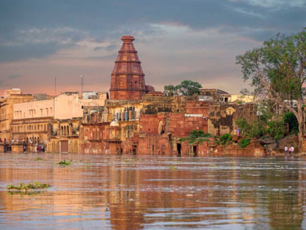 Who is eligible to live in Vrindavana?